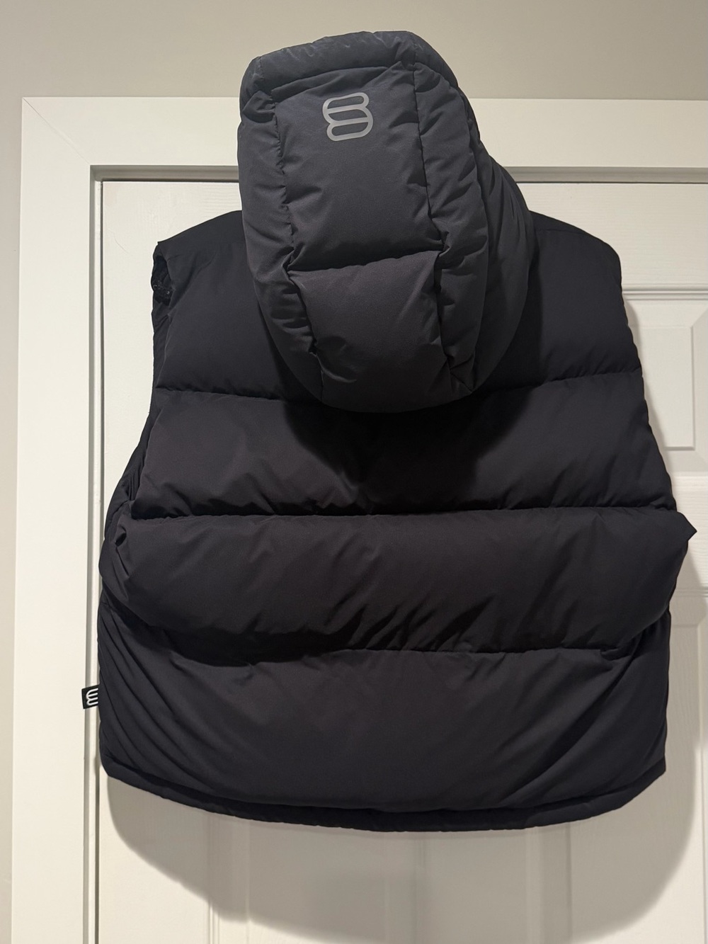 Auth. ✅ Aritzia Super Puff Shorty Vest in “Black” Size Large 🖤 - Picture 11 of 13